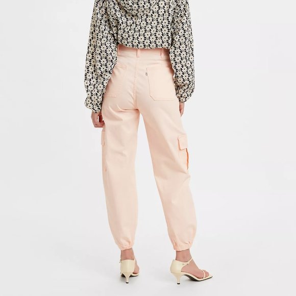 (NWT) Levi's - high waisted cargo pants - Picture 2 of 3